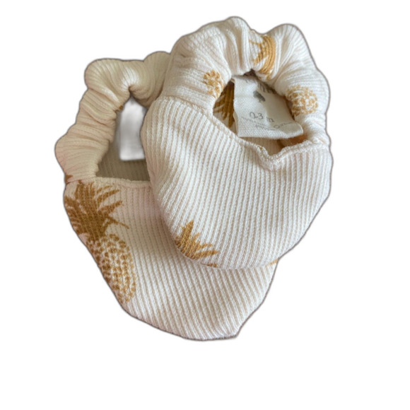 Kate Quinn Pineapple Ribbed Booties 0-3 Months - Picture 1 of 4